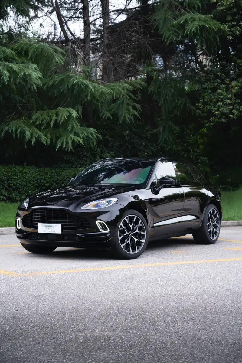2022 Aston Martin DBX 4.0T V8 — миниатюра 1