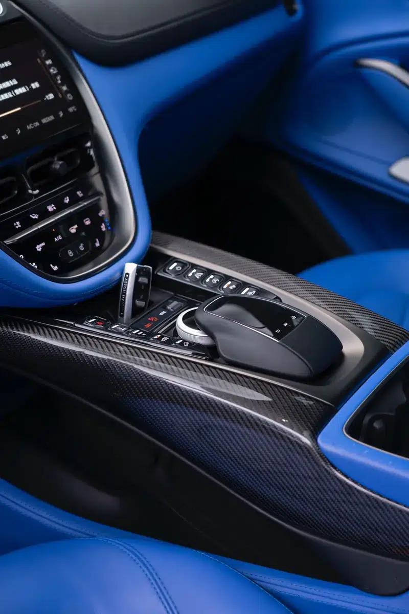 2022 Aston Martin DBX 4.0T V8 — миниатюра 11
