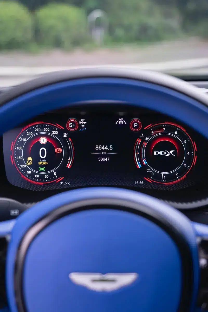 2022 Aston Martin DBX 4.0T V8 — миниатюра 16