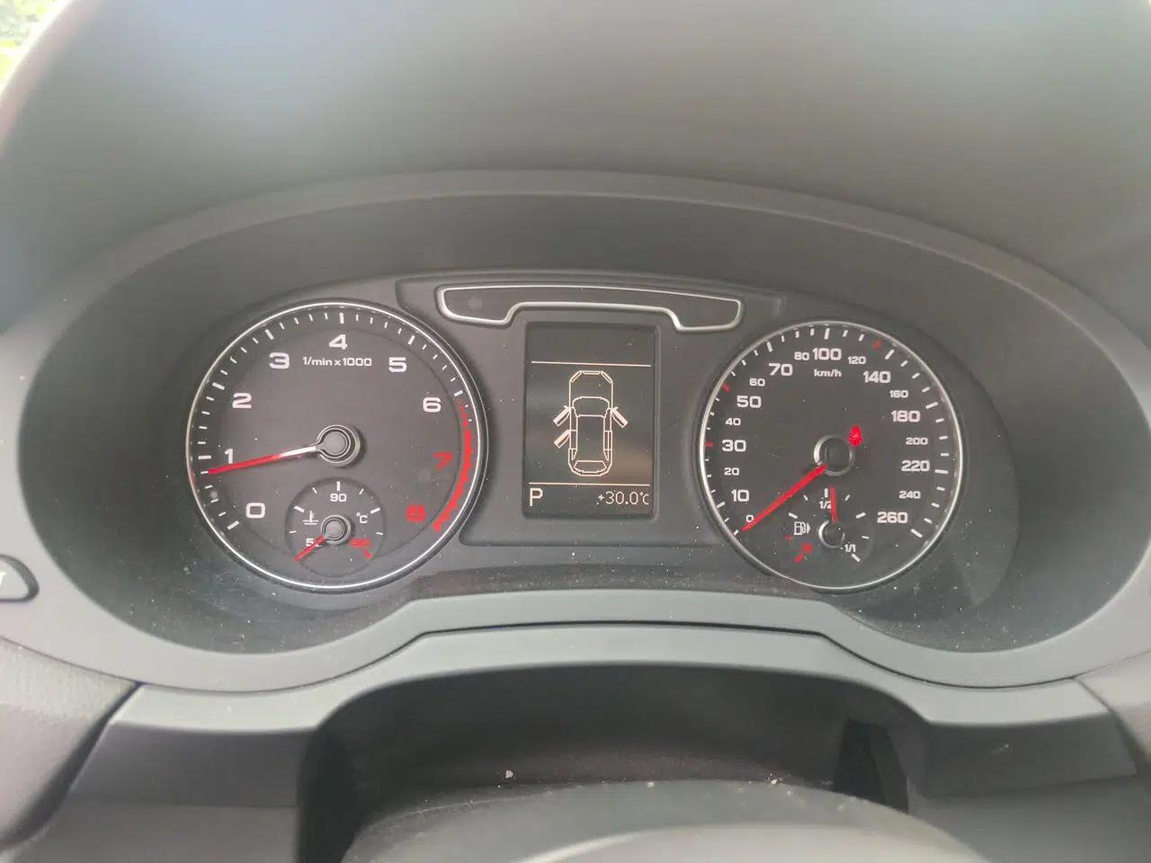 Audi Q3 2015 30 TFSI Comfort Model — миниатюра 11