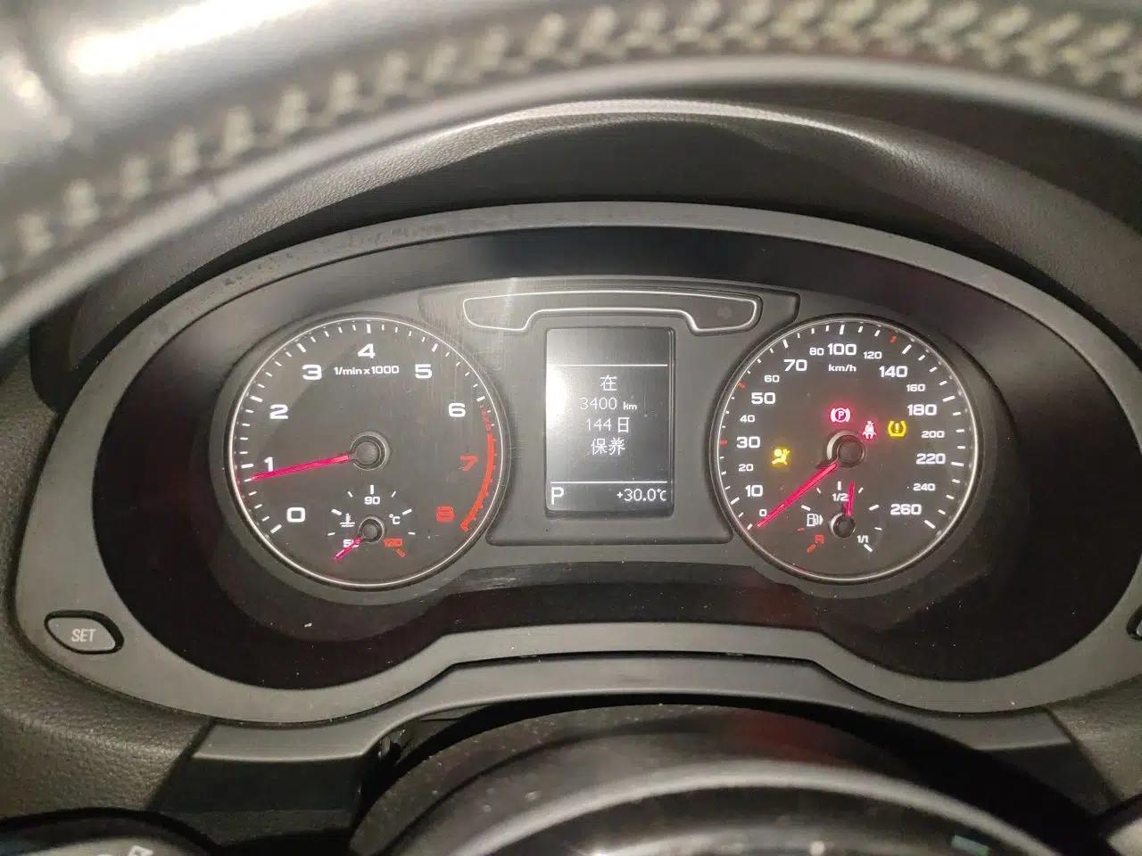 Audi Q3 2015 30 TFSI Ambition Edition — миниатюра 11