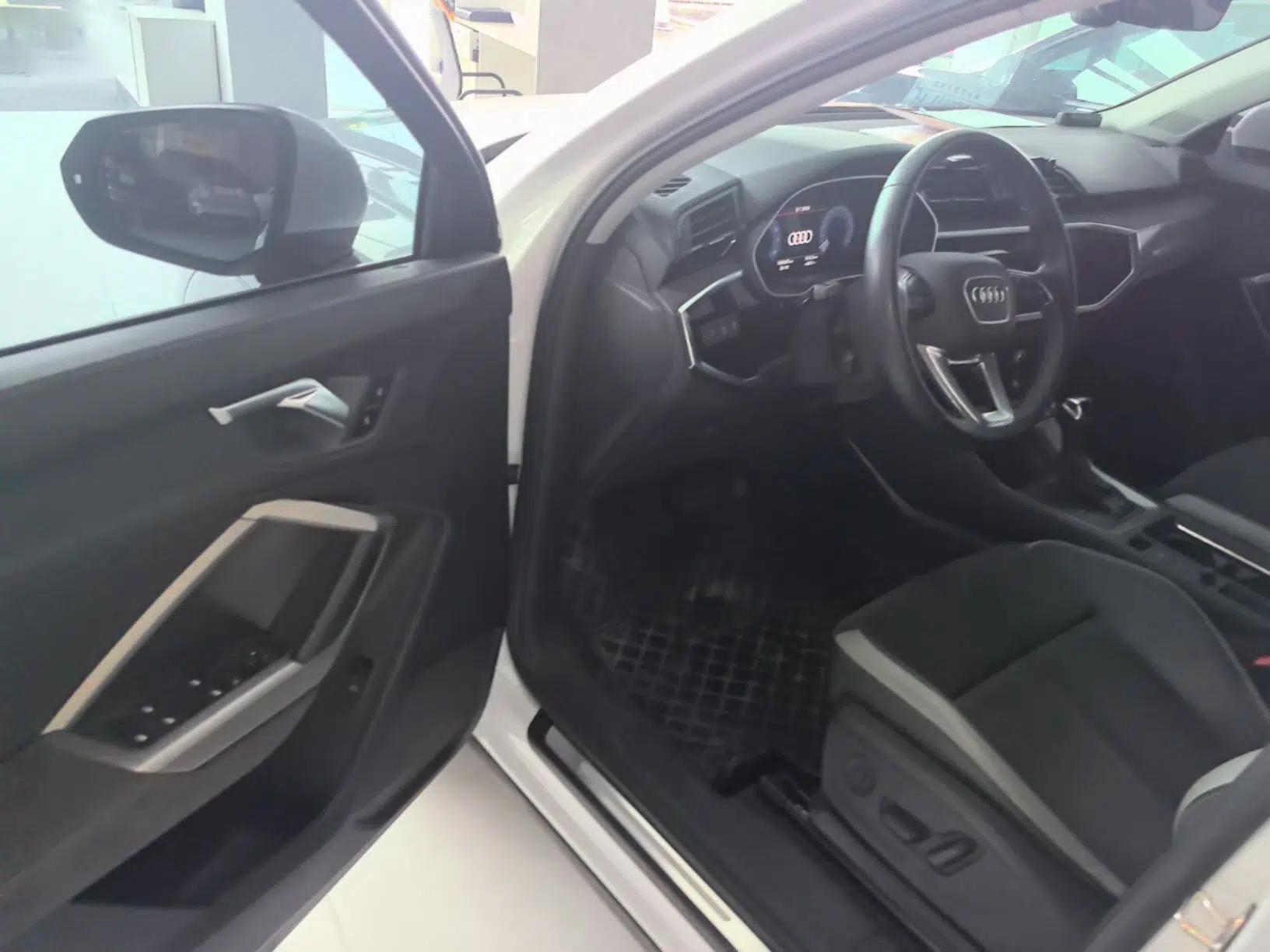 Audi Q3 2021 35 TFSI Progressive Dynamic Edition — миниатюра 23
