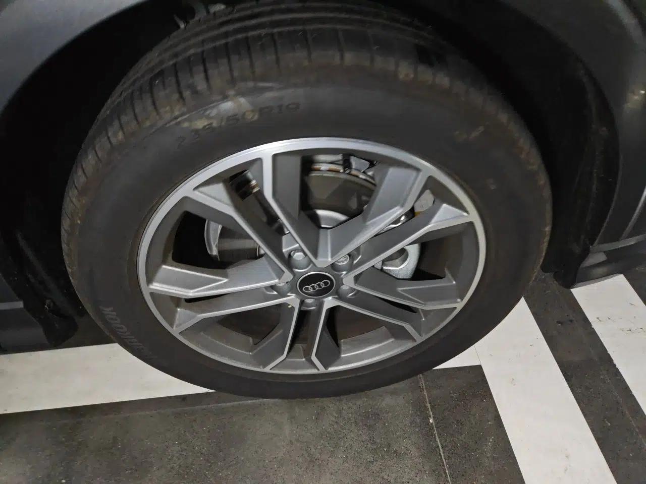 Audi Q3 2025 quattro 45th Anniversary Edition 40TFSI Fashionable and Dynamic Model — миниатюра 8