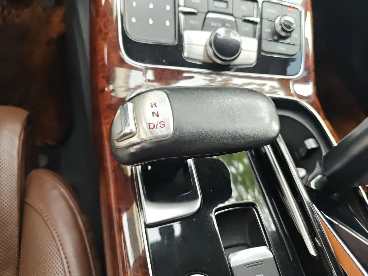 Audi A8 2011 A8L 3.0 TFSI quattro Luxury Edition (213kW) — миниатюра 14