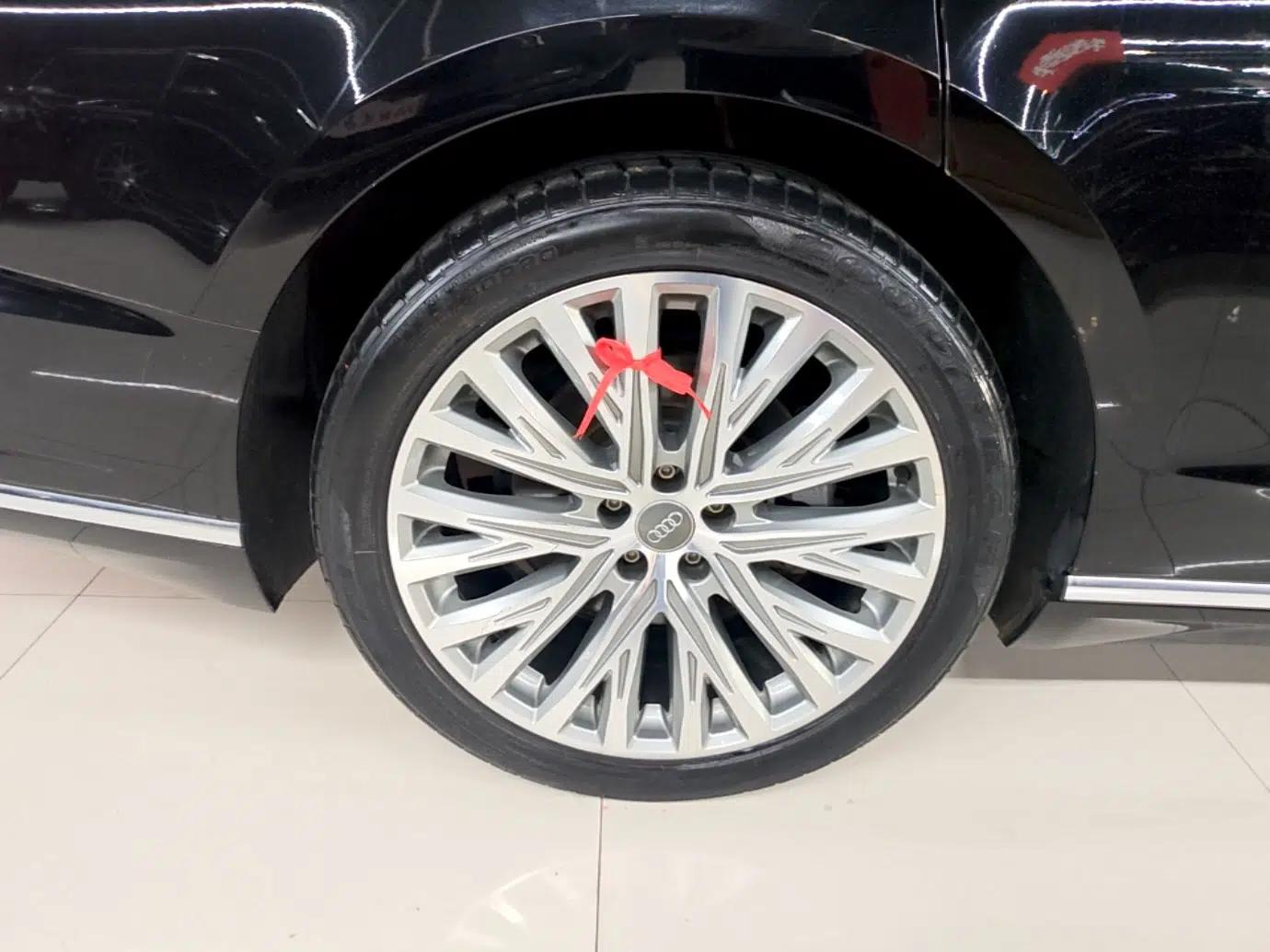 Audi A8 2021 A8L 50 TFSI quattro Comfort Model — миниатюра 11