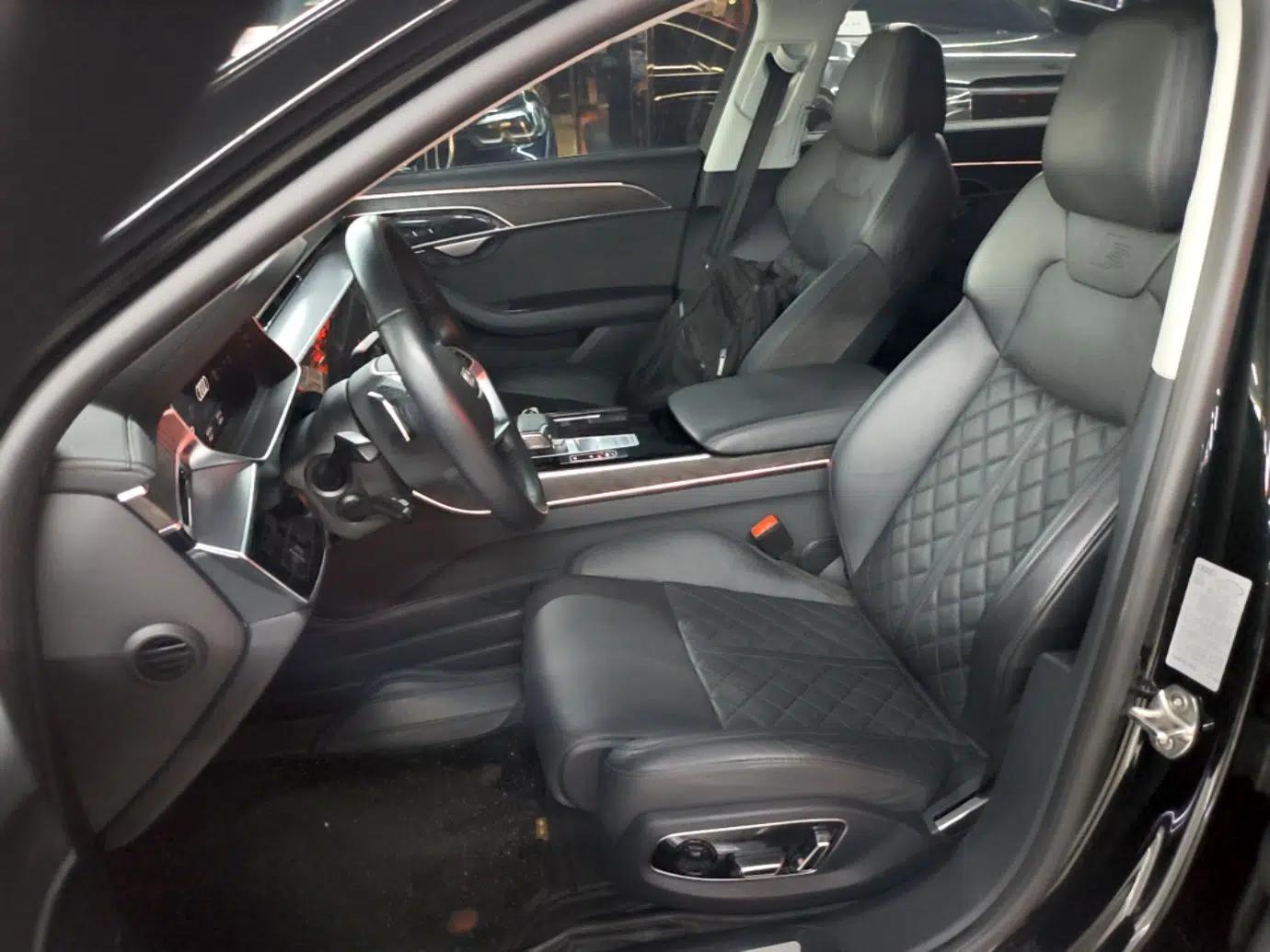 Audi A8 2021 A8L 50 TFSI quattro Comfort Model — миниатюра 17