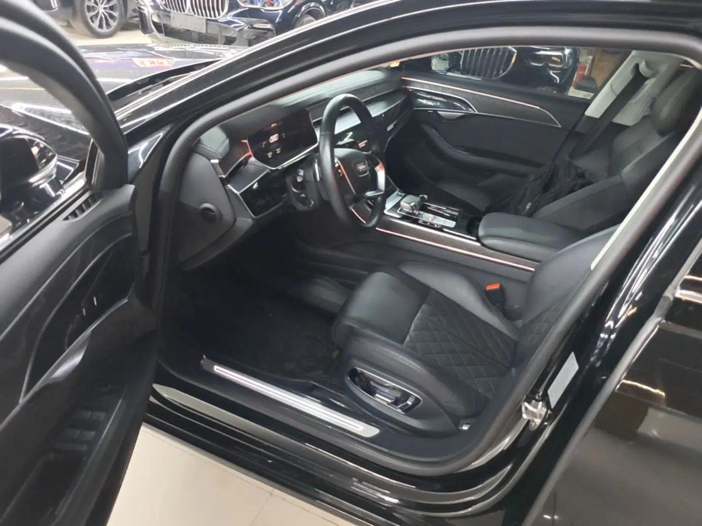 Audi A8 2021 A8L 50 TFSI quattro Comfort Model — миниатюра 18