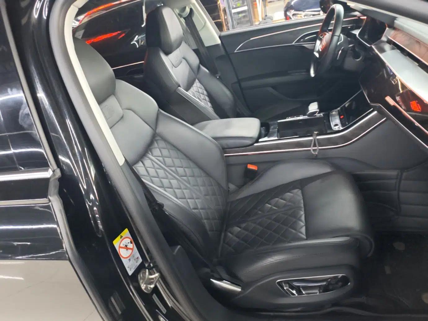 Audi A8 2021 A8L 50 TFSI quattro Comfort Model — миниатюра 19