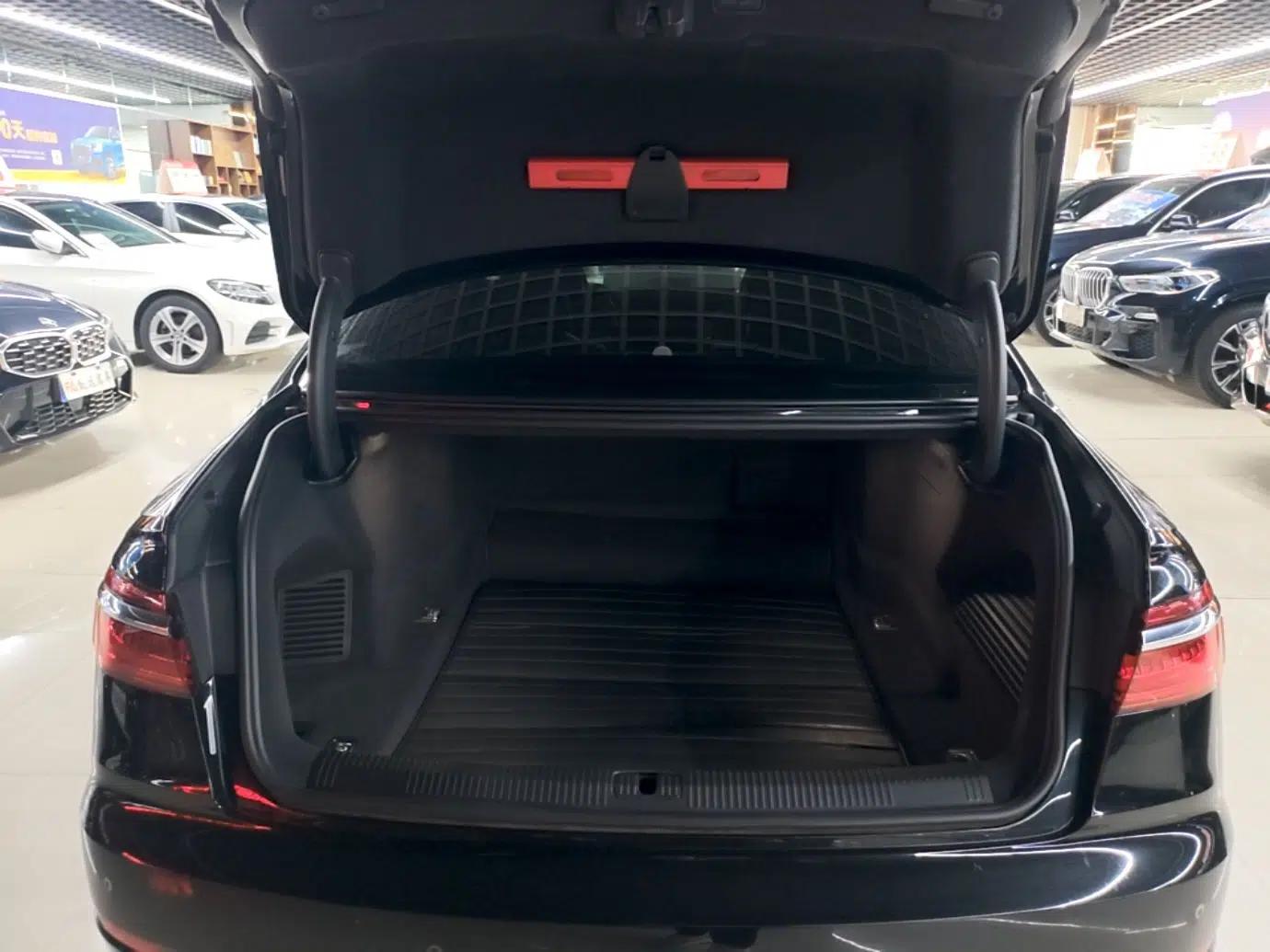 Audi A8 2021 A8L 50 TFSI quattro Comfort Model — миниатюра 22