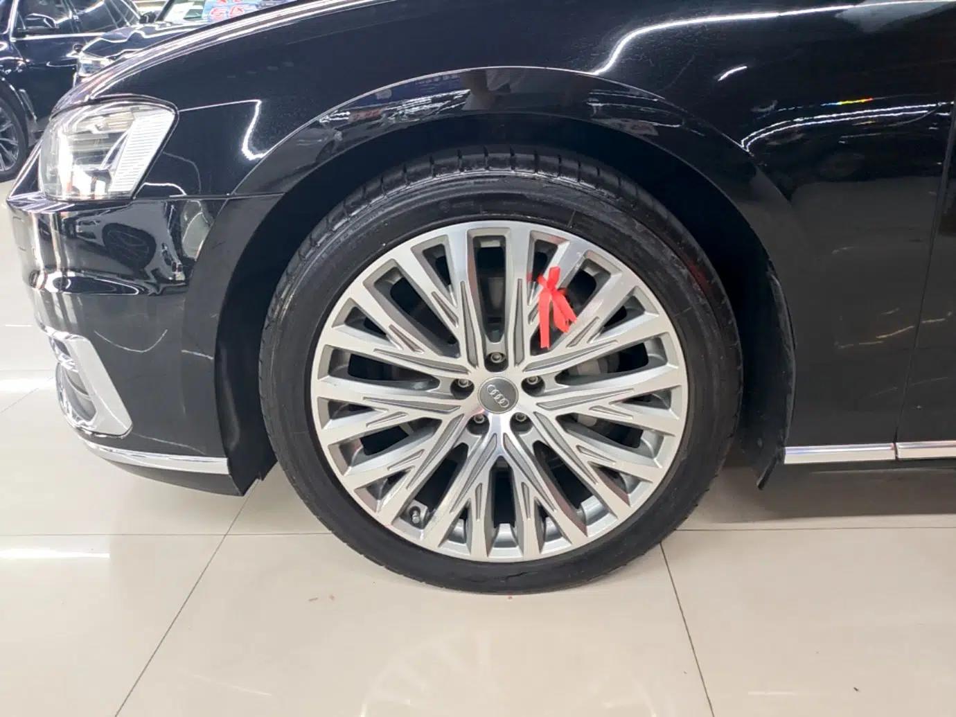 Audi A8 2021 A8L 50 TFSI quattro Comfort Model — миниатюра 10