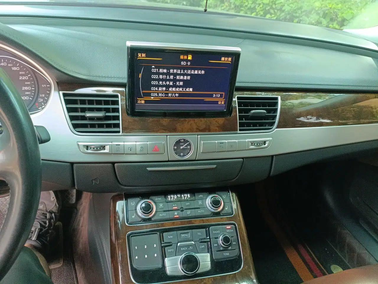 Audi A8 2013 A8L 45 TFSI quattro Luxury Model — миниатюра 13
