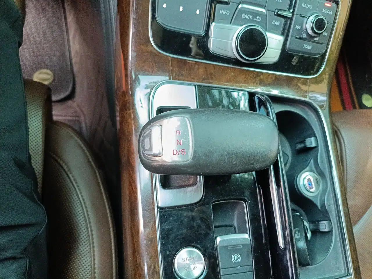 Audi A8 2013 A8L 45 TFSI quattro Luxury Model — миниатюра 14