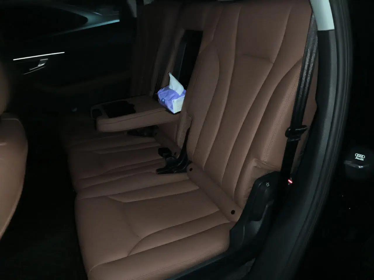 Audi Q7 2023 45 TFSI quattro S line Sport model — миниатюра 17