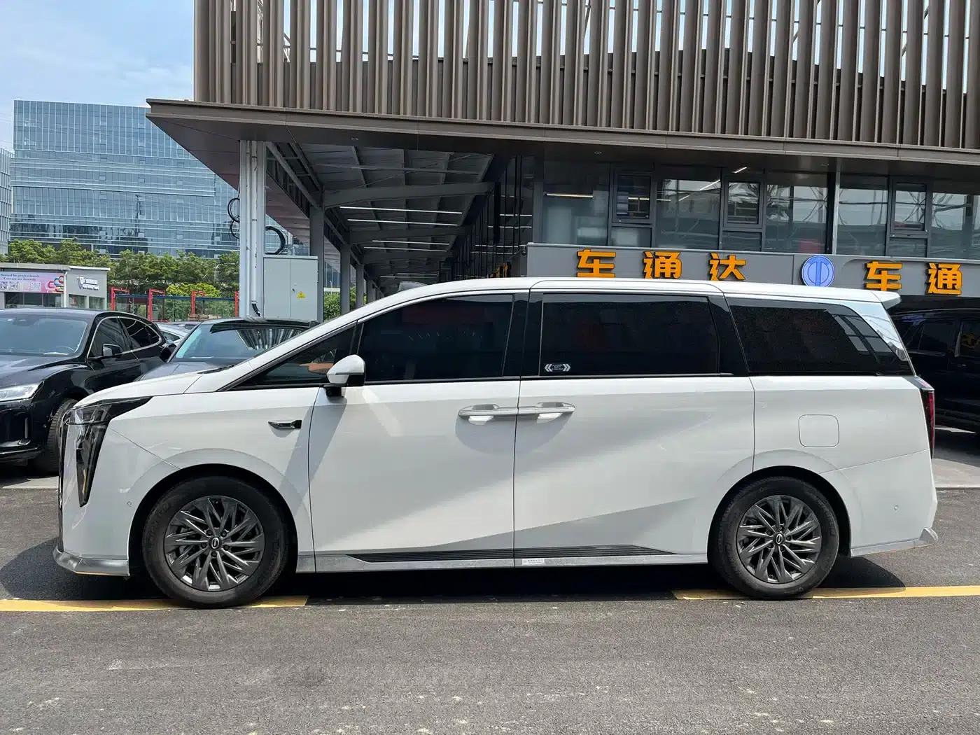 Trumpchi Aspiration M8 2025 Qiankun Series Ultra First Class — миниатюра 3