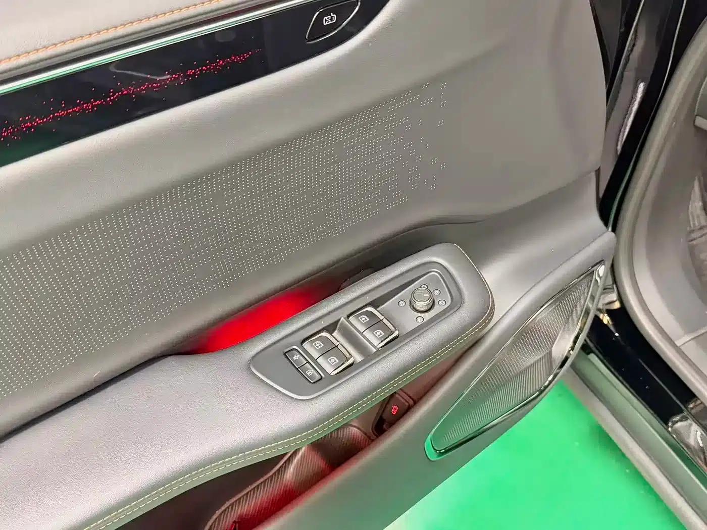 HiPhi X 2021 Luxury 6-seater — миниатюра 10