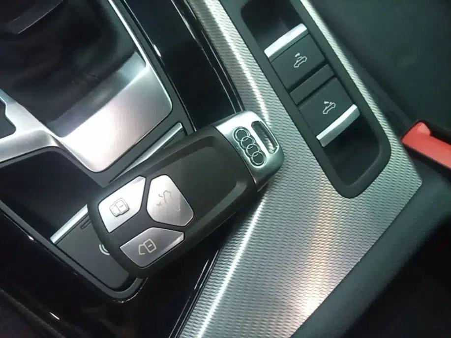Audi A5 2024 Cabriolet 40 TFSI Fashionable and Dynamic Model — миниатюра 28
