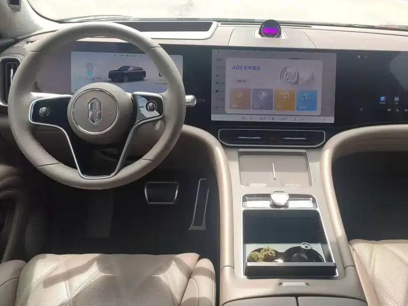 Wenjie M9 2025 Ultra Range Extended 5-Seat Version (192-line LiDAR) — миниатюра 6