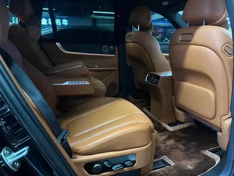 Wenjie M9 2024 Extended Range Max Six-Seater — миниатюра 12