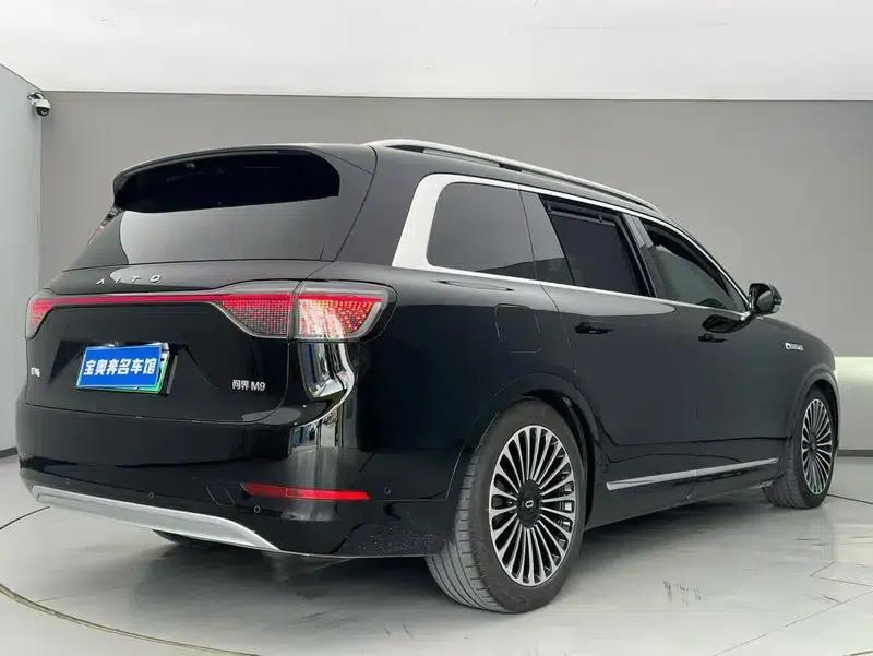 Wenjie M9 2024 Extended Range Max Six-Seater — миниатюра 4