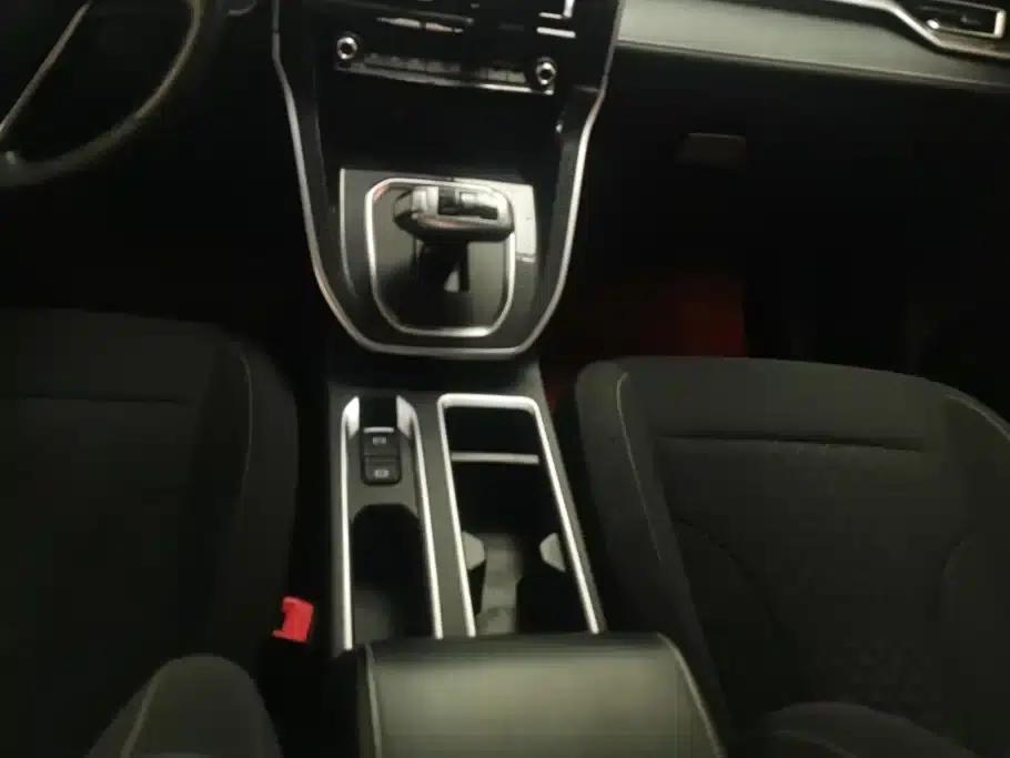 Haval M6 2023 PLUS 1.5T DCT Elite Intelligent Connectivity Edition — миниатюра 16