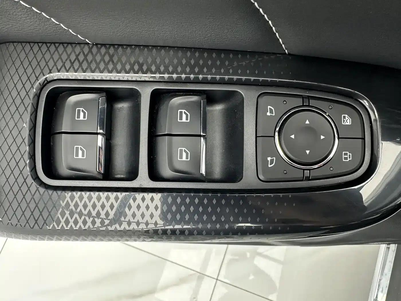 Haval M6 2021 PLUS 1.5T DCT Luxury Intelligent Connectivity Edition — миниатюра 12