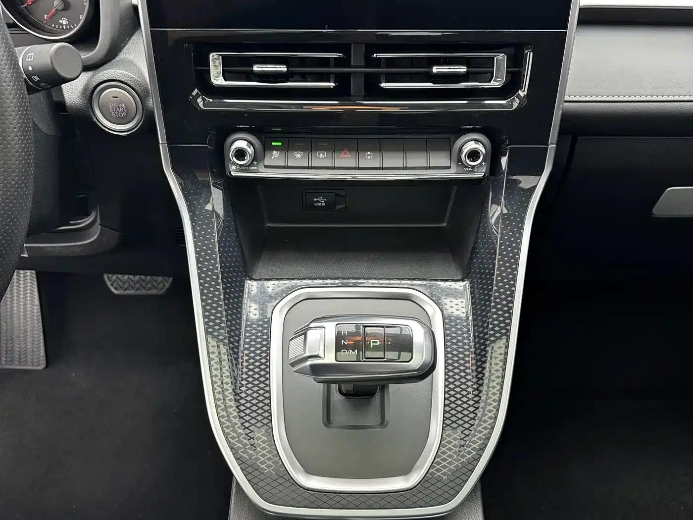 Haval M6 2021 PLUS 1.5T DCT Luxury Intelligent Connectivity Edition — миниатюра 15