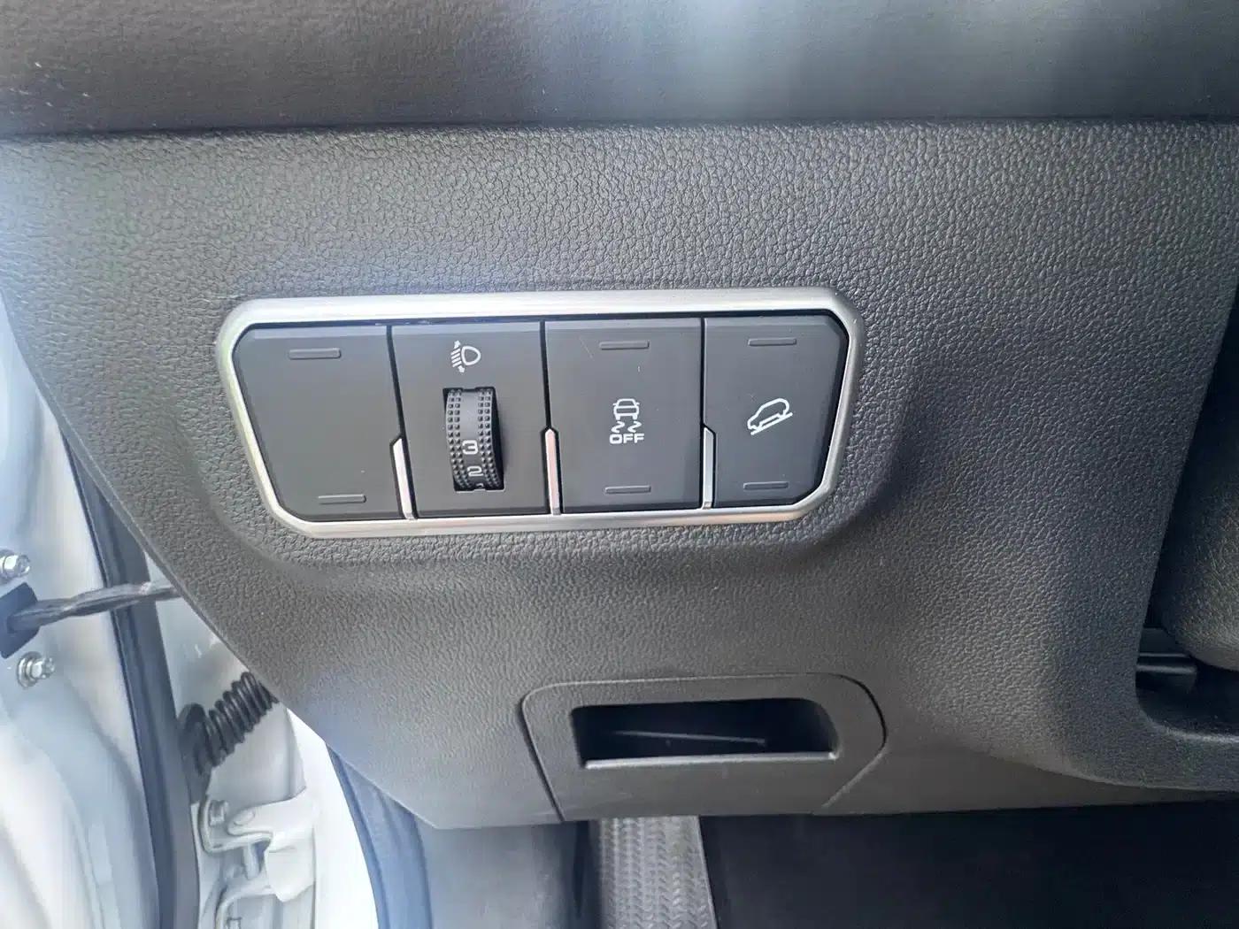 Haval M6 2023 PLUS 1.5T DCT Luxury Intelligent Connectivity Edition — миниатюра 18