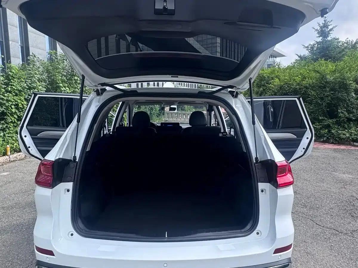 Haval M6 2023 PLUS 1.5T DCT Luxury Intelligent Connectivity Edition — миниатюра 23