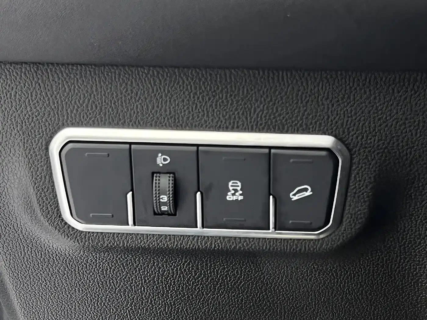Haval M6 2021 PLUS 1.5T DCT Luxury Intelligent Connectivity Edition — миниатюра 22