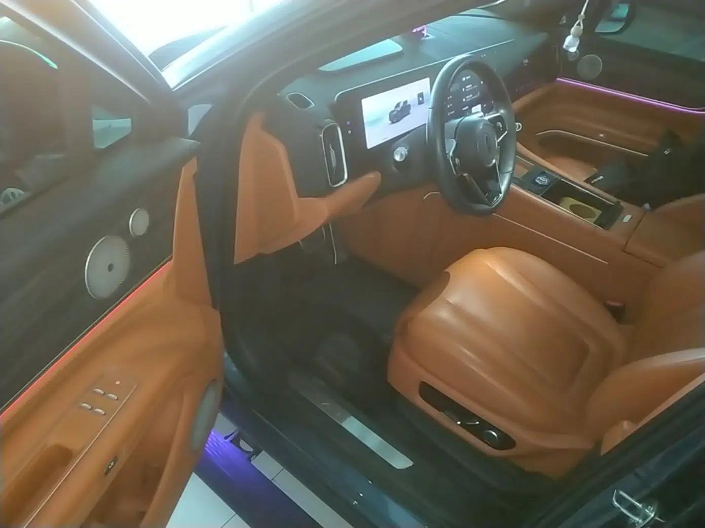 Hima AITO M9 2024 Range-Extended Ultra Version 42 kWh 6-Seater Model — миниатюра 18