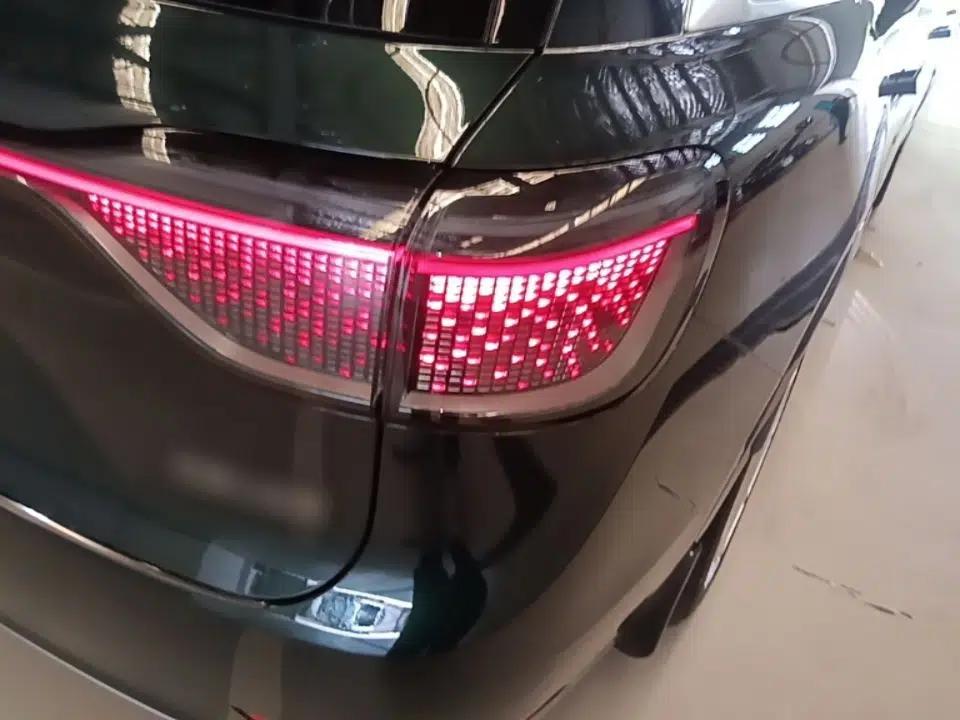 Hima AITO M9 2024 All-Electric Max Version 100 kWh 6-Seater — миниатюра 9