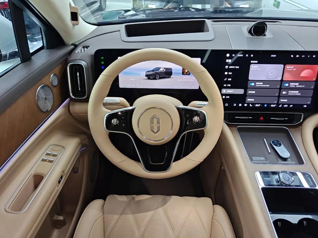 Hima AITO M9 2025 Extended-Range Ultra Version 52 kWh 6-Seater — миниатюра 18