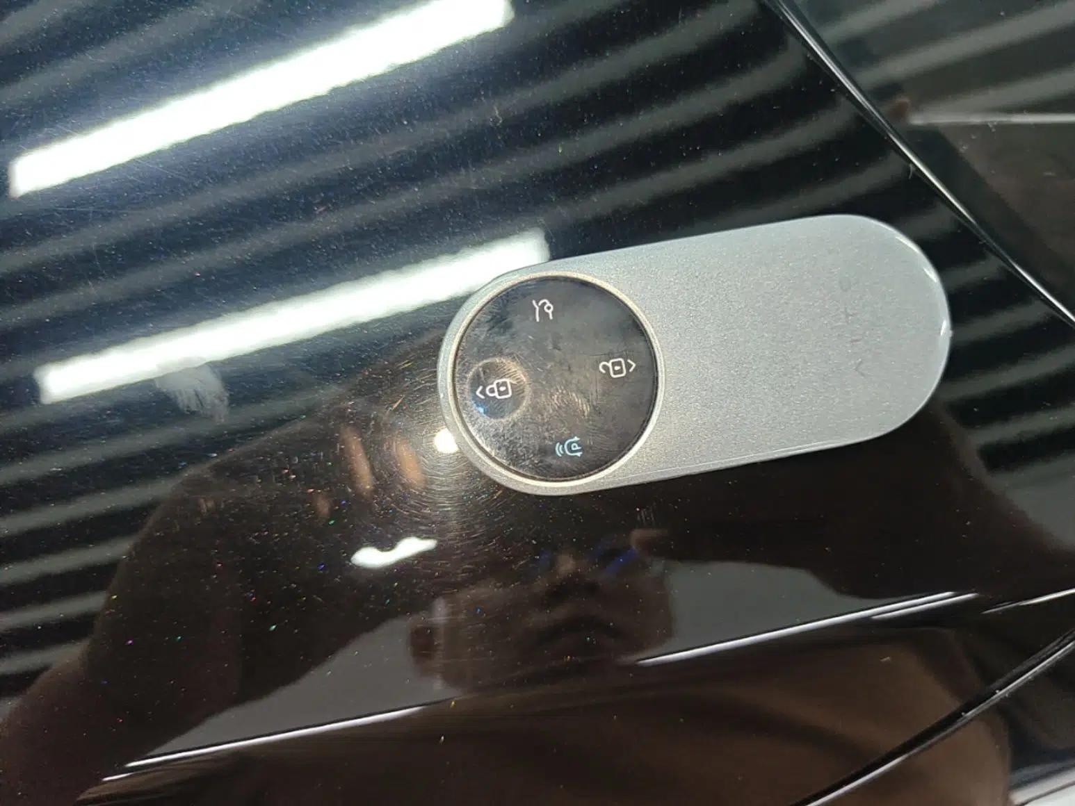 Hima AITO M9 2025 Extended-Range Ultra Version 52 kWh 6-Seater — миниатюра 28