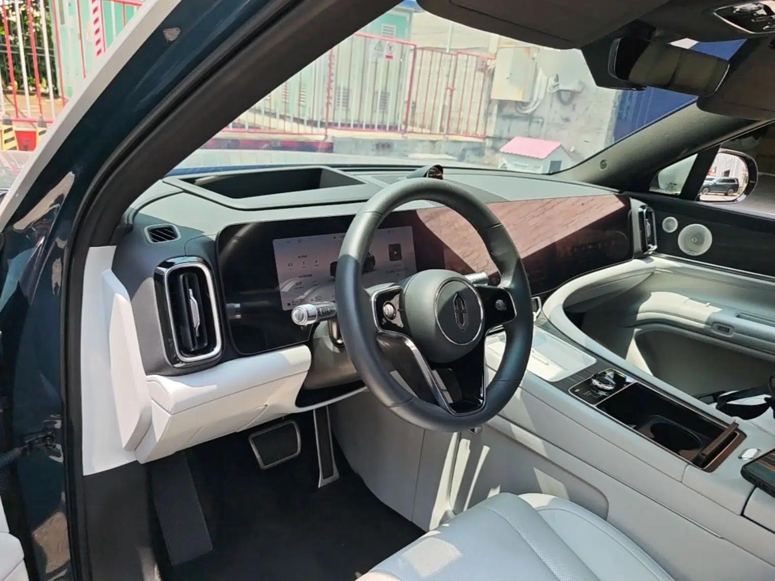 Hima AITO M9 2024 Range-Extended Ultra Version 42 kWh 6-Seater Model — миниатюра 12