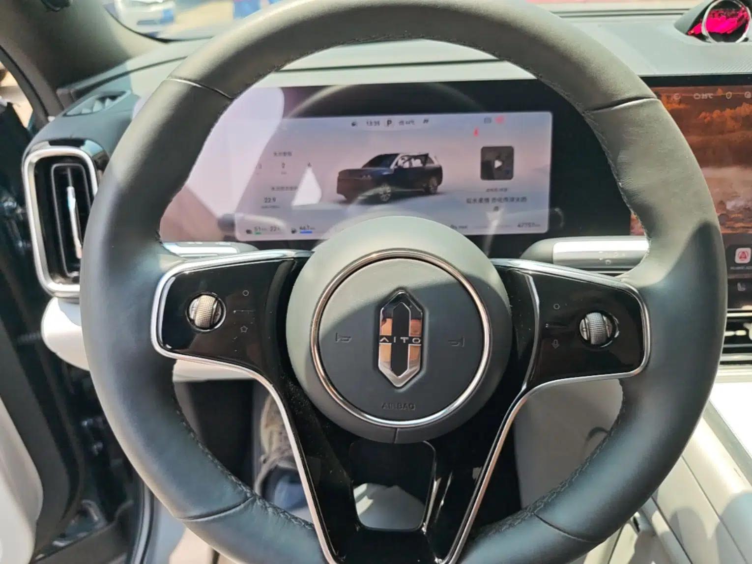 Hima AITO M9 2024 Range-Extended Ultra Version 42 kWh 6-Seater Model — миниатюра 13