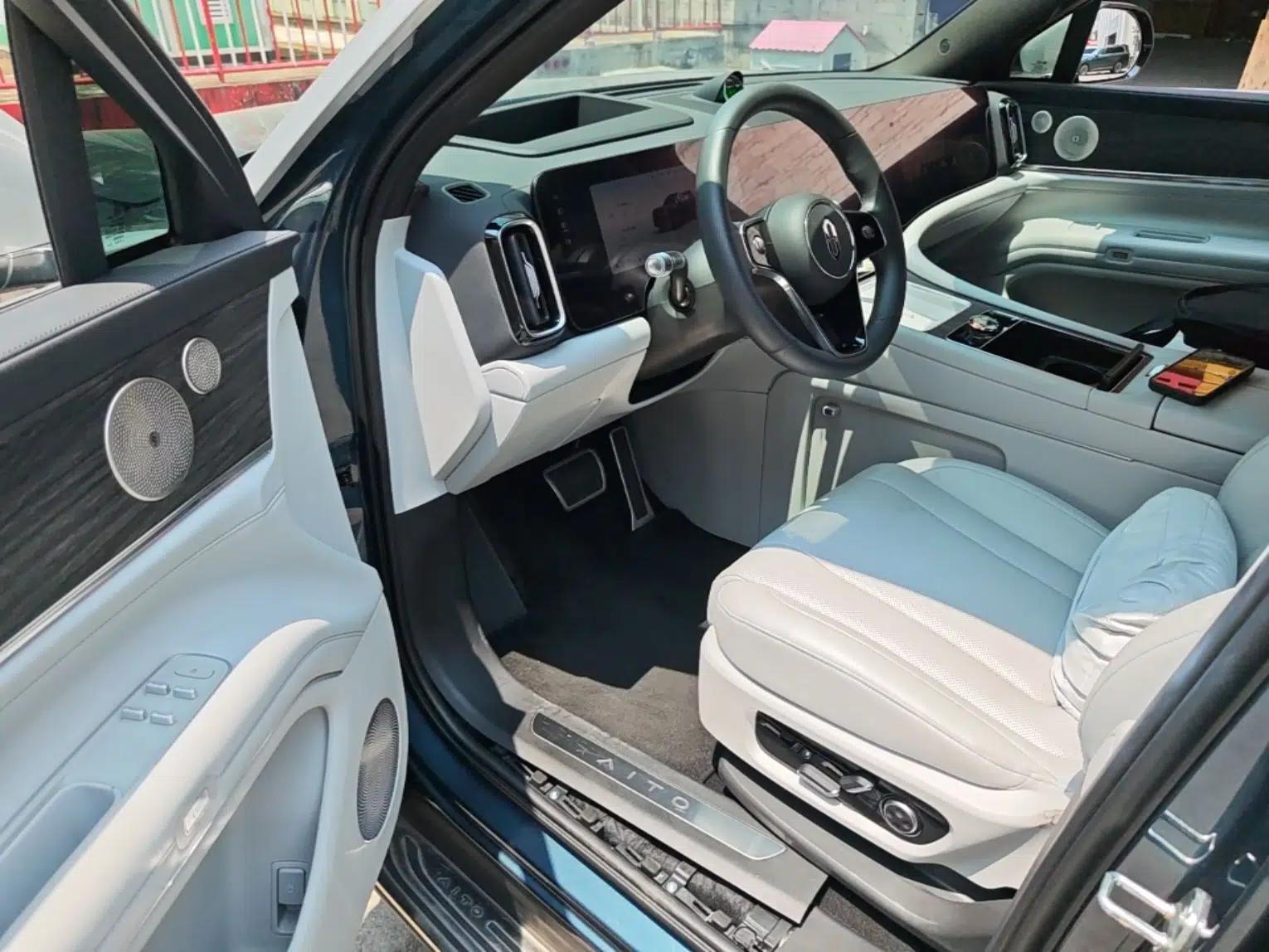 Hima AITO M9 2024 Range-Extended Ultra Version 42 kWh 6-Seater Model — миниатюра 18