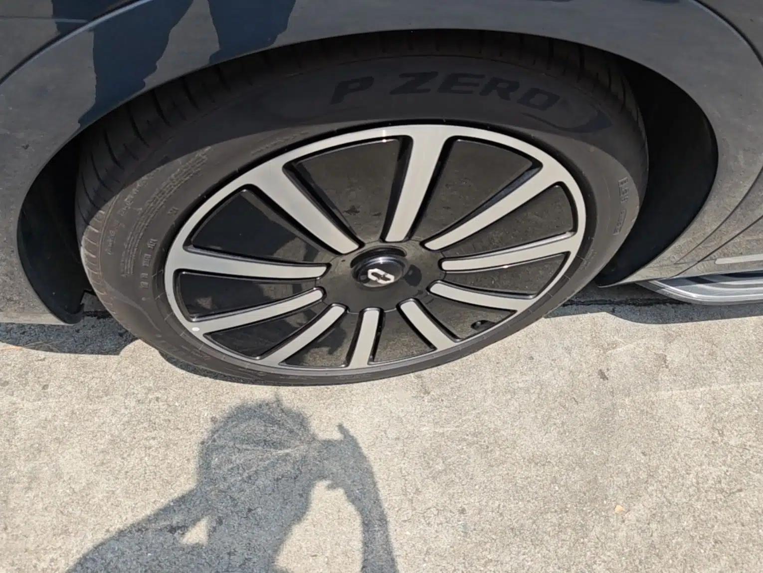 Hima AITO M9 2024 Range-Extended Ultra Version 42 kWh 6-Seater Model — миниатюра 10