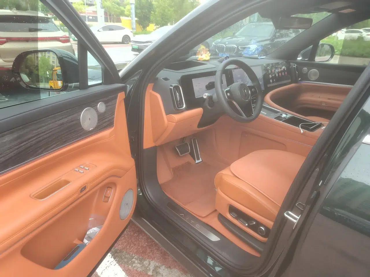 Hima AITO M9 2025 Extended-Range Ultra Version 52 kWh 6-Seater — миниатюра 16