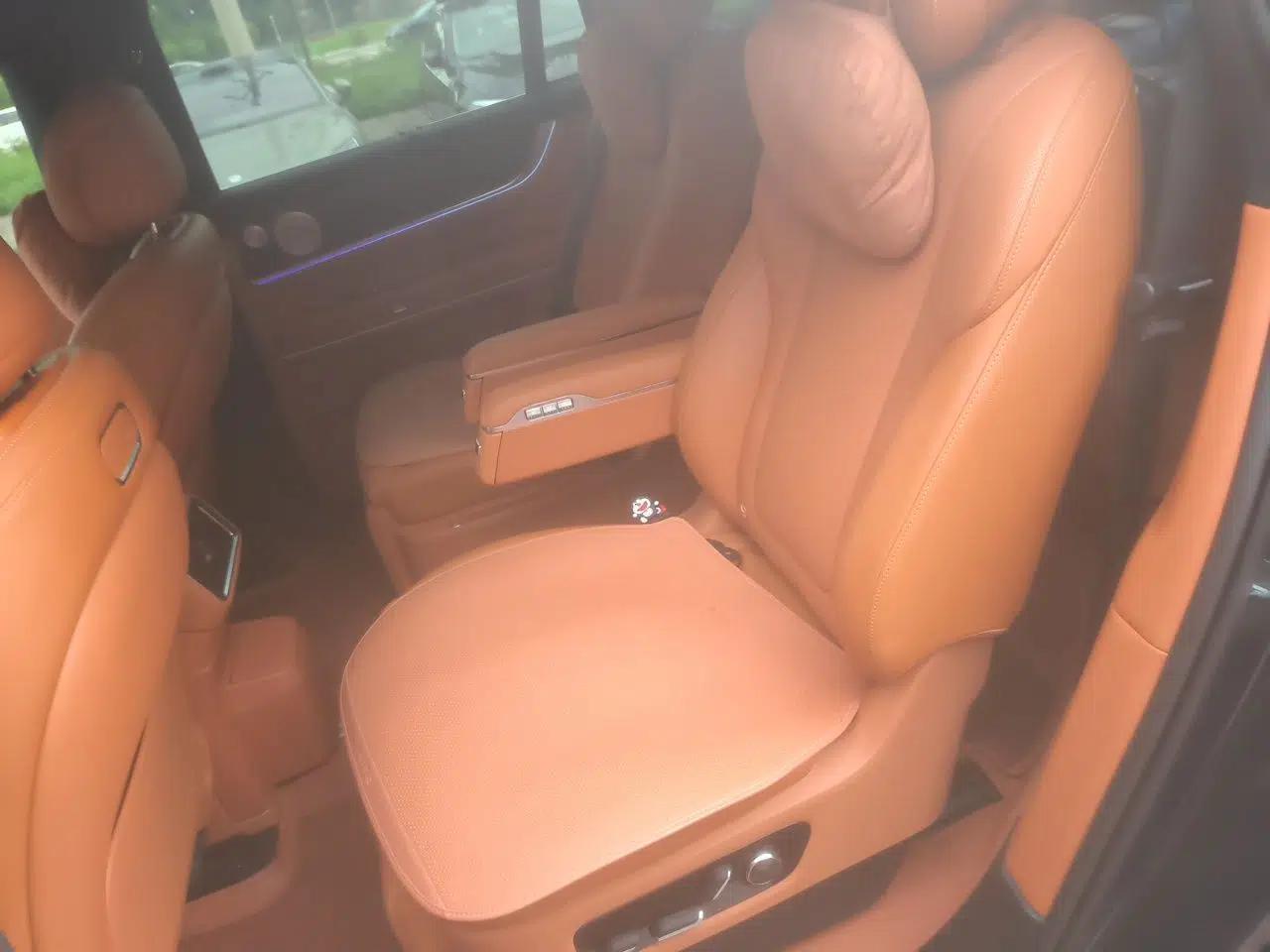 Hima AITO M9 2025 Extended-Range Ultra Version 52 kWh 6-Seater — миниатюра 17