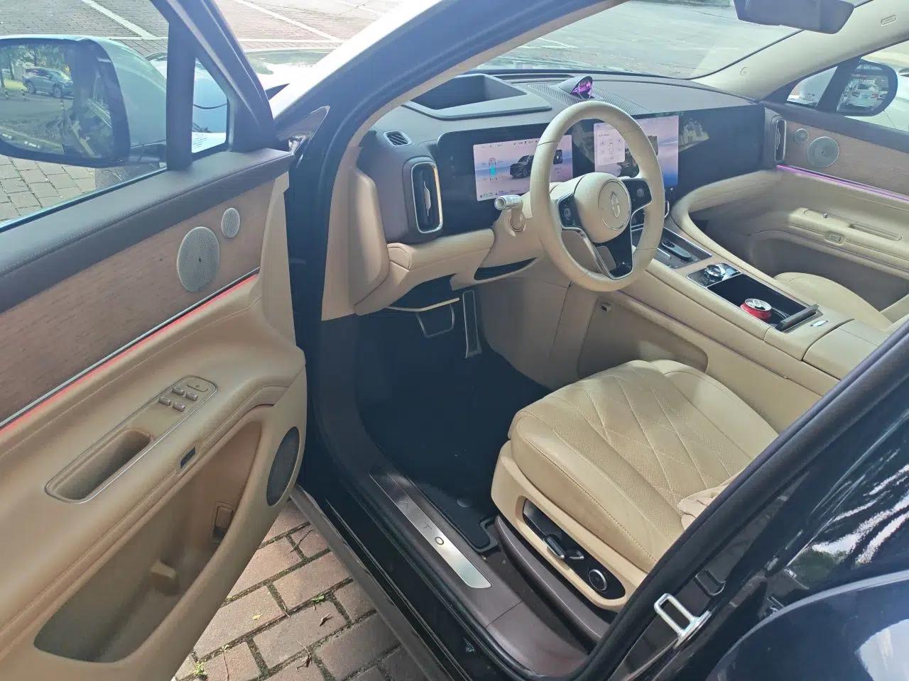 Hima AITO M9 2024 Range-Extended Ultra Version 42 kWh 6-Seater Model — миниатюра 16