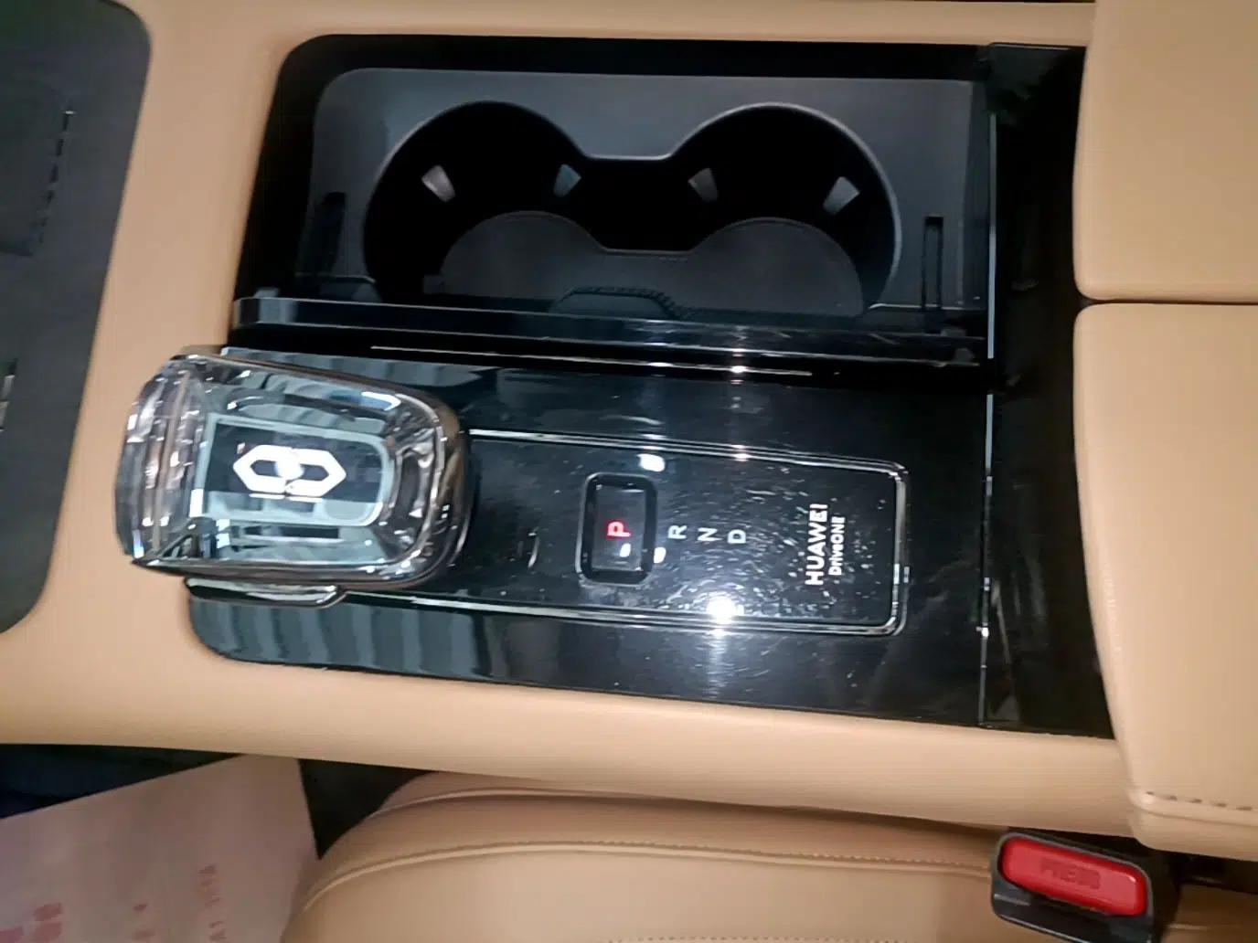 Hima AITO M7 2022 1.5T Rear-Drive Comfort Edition — миниатюра 16