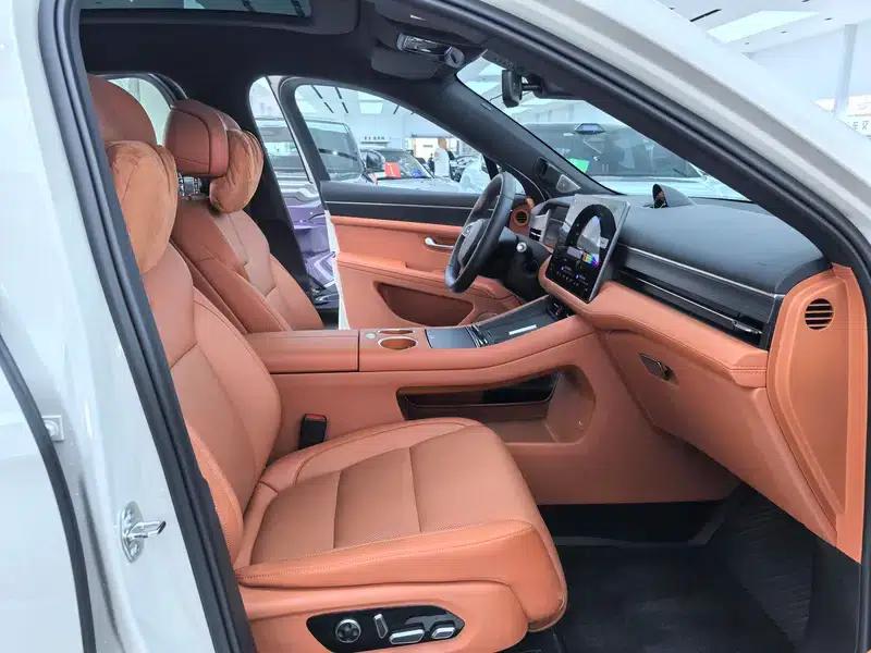 Wenjie M5 2025 Extended Range Ultra 4WD Version — миниатюра 15