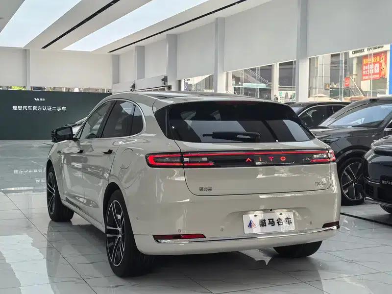 Wenjie M5 2025 Extended Range Ultra 4WD Version — миниатюра 4