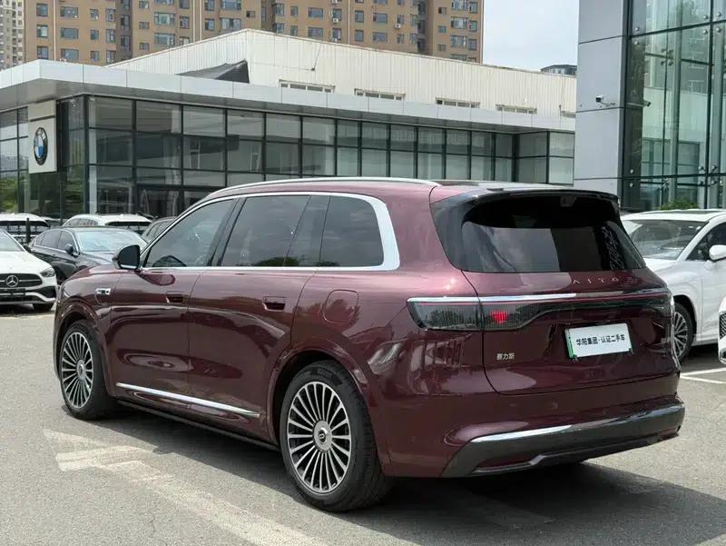 Wenjie M8 2025 Extended Range Ultra 5-Seat 4WD (192-line LiDAR) — миниатюра 4