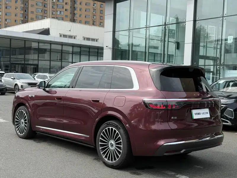 Wenjie M8 2025 Extended Range Ultra 5-Seat 4WD (192-line LiDAR) — миниатюра 4