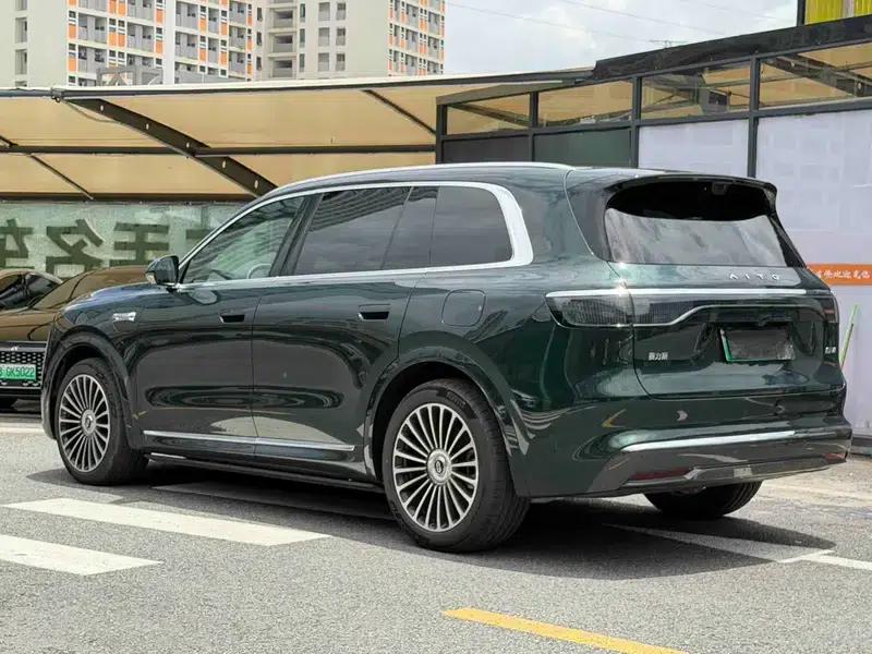 Wenjie M8 2025 Extended Range Ultra 6-Seat 4WD (192-line LiDAR) — миниатюра 4