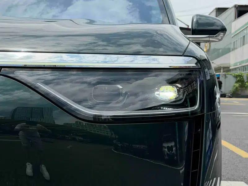 Wenjie M8 2025 Extended Range Ultra 6-Seat 4WD (192-line LiDAR) — миниатюра 6