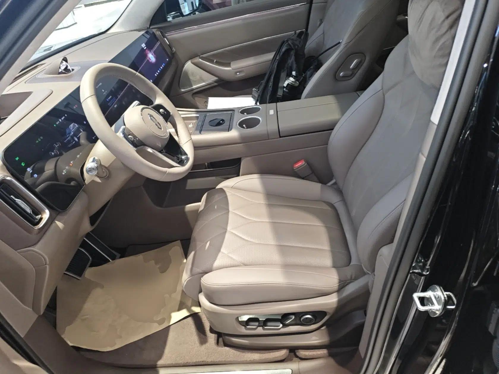 Hima AITO M8 2025 Extended-Range Max+ Version 53.4 kWh 5-Seater Edition — миниатюра 17