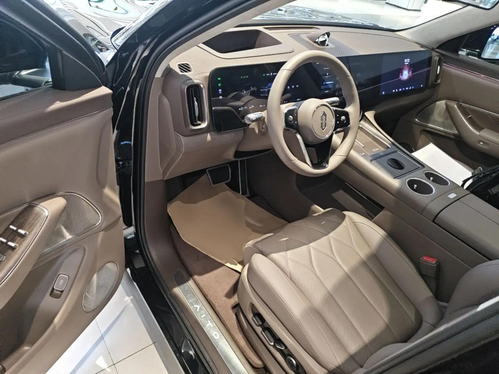 Hima AITO M8 2025 Extended-Range Max+ Version 53.4 kWh 5-Seater Edition — миниатюра 18