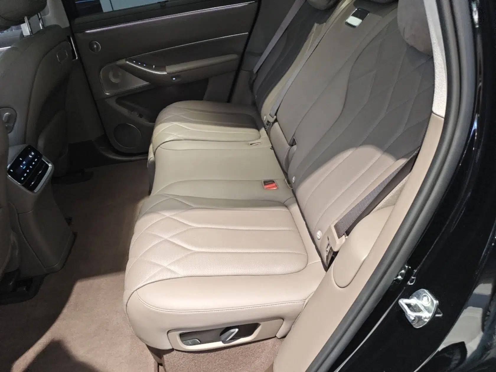 Hima AITO M8 2025 Extended-Range Max+ Version 53.4 kWh 5-Seater Edition — миниатюра 20